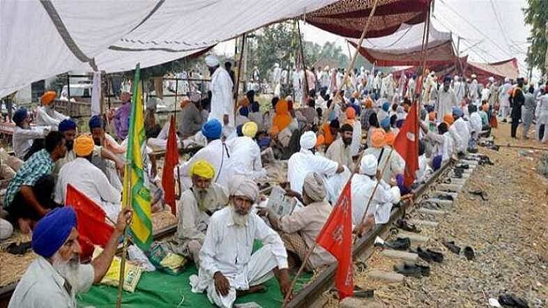 किसान आंदोलन में अब तक 11 लोगों की मौत; कितने लोगों की जान की जान लेगी ये निक्कमी सरकार?