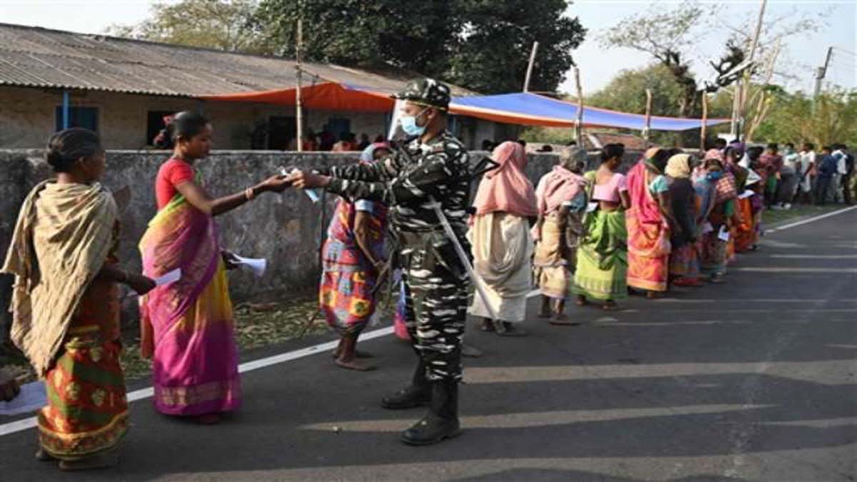 बंगाल चुनाव पहला चरण- कई जगहों पर हिंसा, भाजपा और टीएमसी कार्यकर्ताओं में झड़प