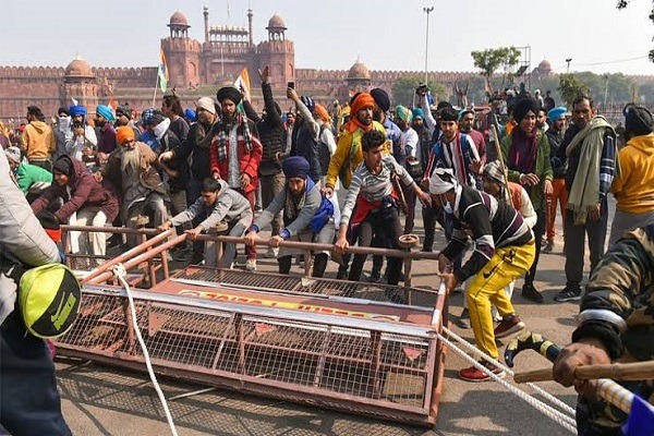 गणतंत्र दिवस के दिन ट्रैक्टर रैली में हुई हिंसा पर दिल्ली पुलिस ने दाखिल की चार्जशीट