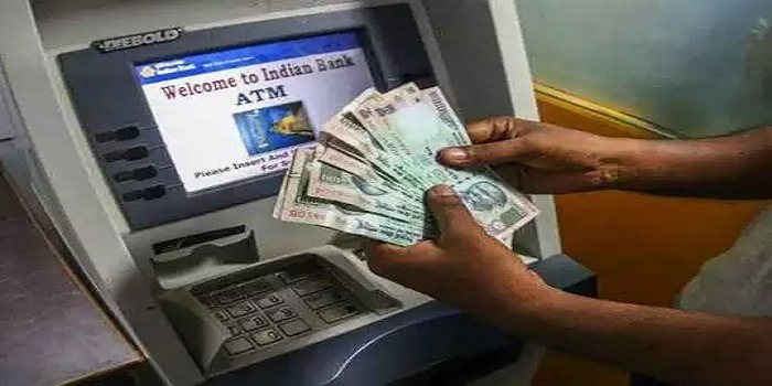 ग्राहकों को झटका! ATM से पैसे निकालने पर चुकाना पड़ेगा ज्यादा चार्ज