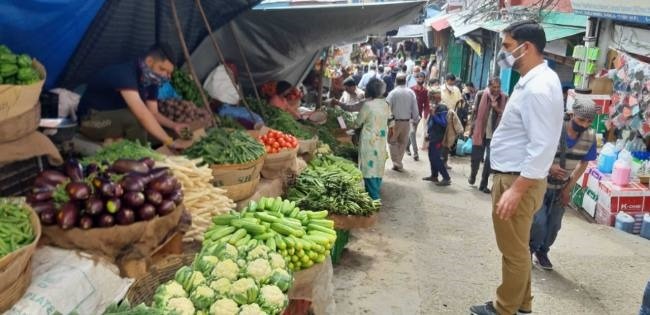 उत्तर प्रदेश : बढ़ गए सब्जियों के दाम, आम जनता है परेशान