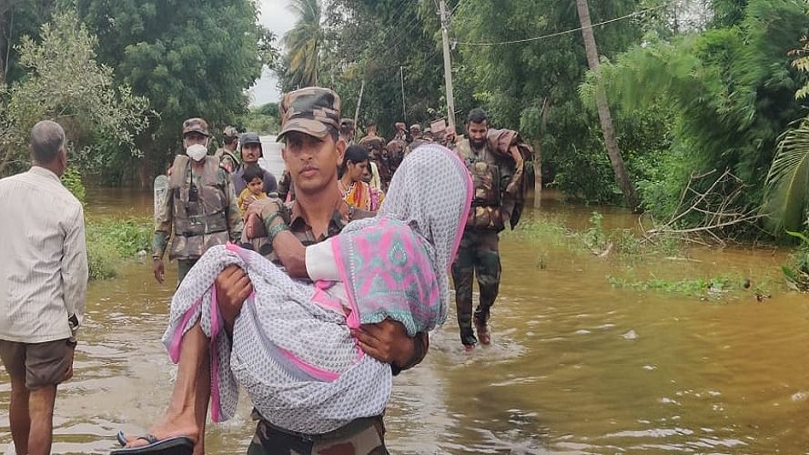 मध्य प्रदेश के बाढ़ प्रभावित क्षेत्रों में सेना के कॉलम तैनात किए गए