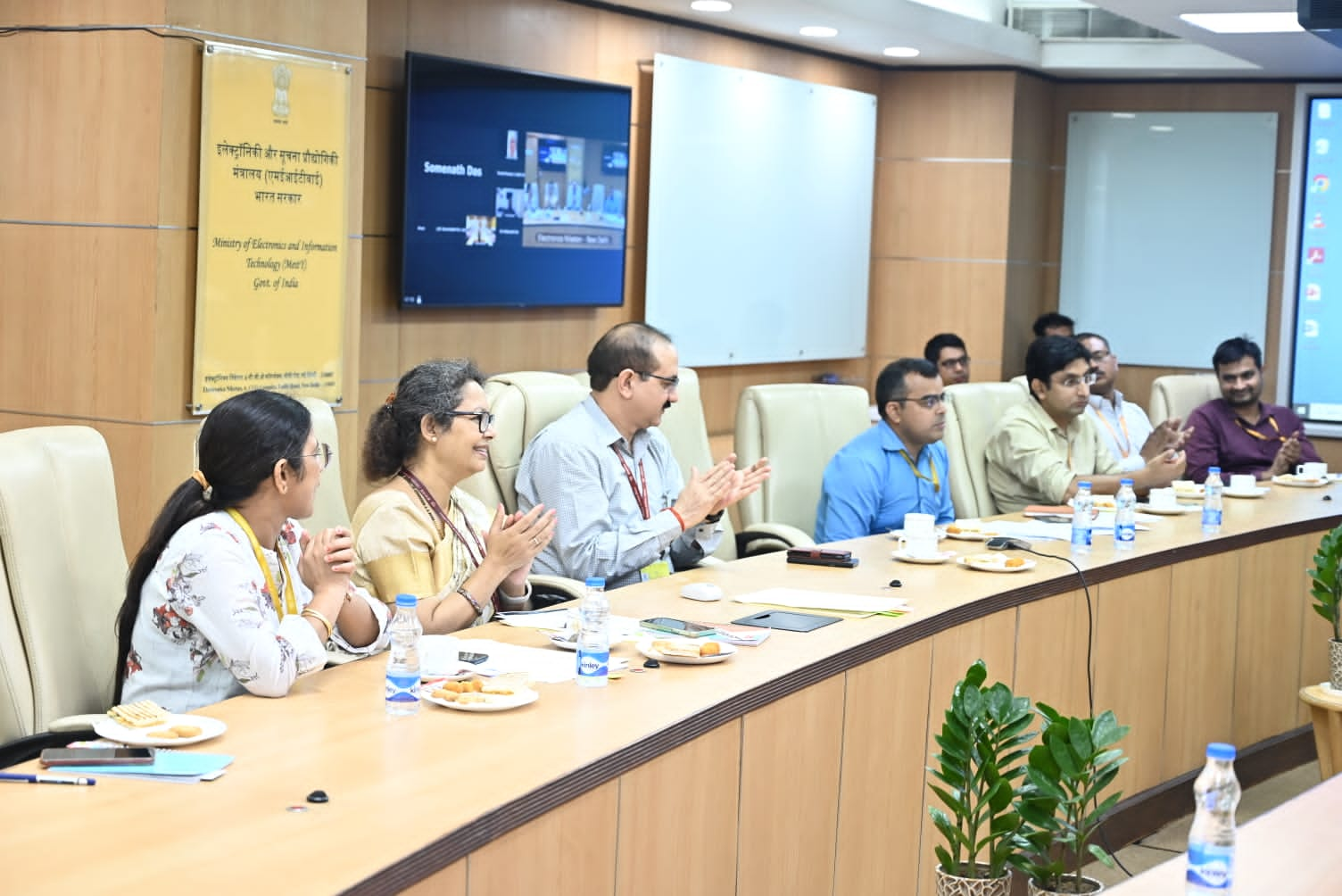 इलेक्ट्रॉनिक्स एवं सूचना प्रौद्योगिकी मंत्रालय द्वारा समर्थित और विकसित परियोजनाओं के अंतर्गत उत्पाद डिजाइन केंद्र का उद्घाटन और उपस्थिति आधारित ई-गुणवत्ता पहचान प्रणाली के लिए ग्रेन-एक्स प्रणाली का शुभारंभ किया गया