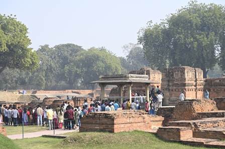 काशी तमिल संगमम द्वितीय के तमिल छात्र समूह ने सारनाथ का भ्रमण किया