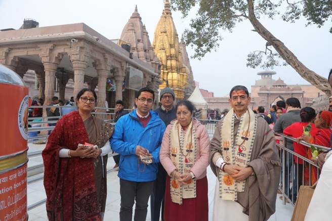 तमिलनाडु के राज्यपाल  आर.एन. रवि और केंद्रीय शिक्षा राज्य मंत्री अन्नपूर्णा देवी ने काशी तमिल संगमम् II के दौरान वाराणसी का दौरा किया