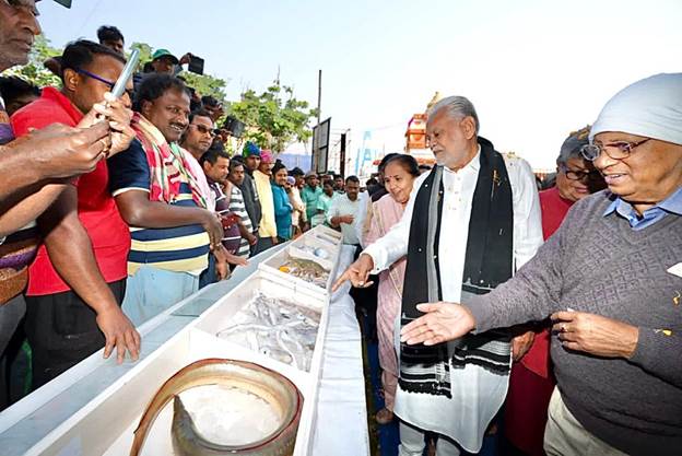 केंद्रीय मंत्री परषोत्तम रूपाला ने पश्चिम बंगाल में सागर परिक्रमा यात्रा चरण- XII का नेतृत्व किया