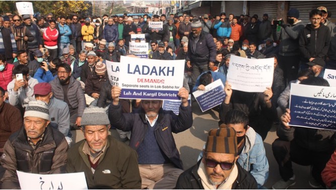 सरकार ने लद्दाख के मामलों पर एपेक्स बॉडी लेह (ABL) और करगिल डेमोक्रेटिक अलायंस (KDA) के साथ किसी भी समय बातचीत के लिए हमेशा खुला रुख अपनाया है